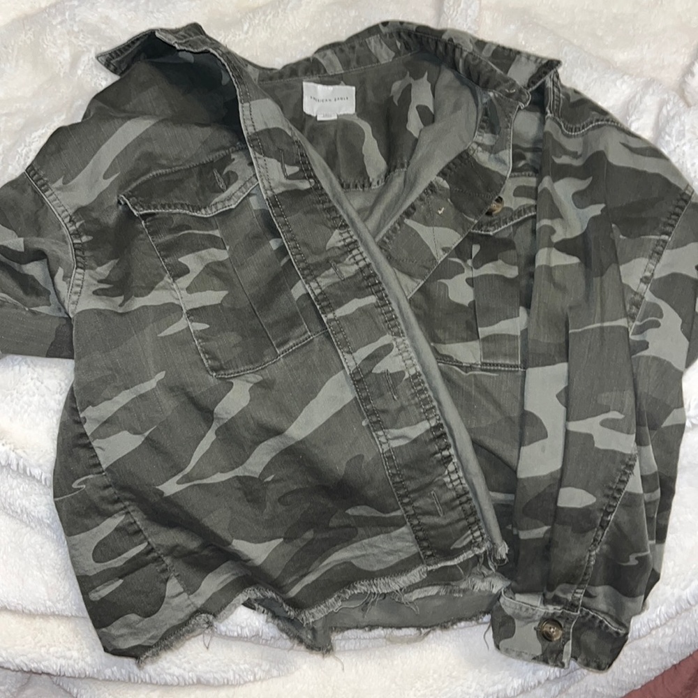 AE Cropped Camo Jacket